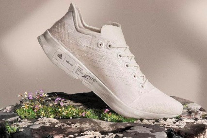 Mẫu giày chạy của Adidas hợp tác với Allbird phát thải carbon thấp nhất