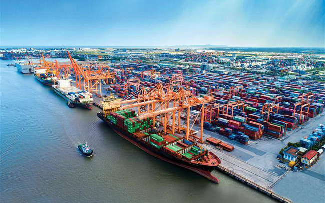 'Kẹt' mạng lưới quốc tế, hàng container qua cảng biển Việt Nam vẫn tăng 18%