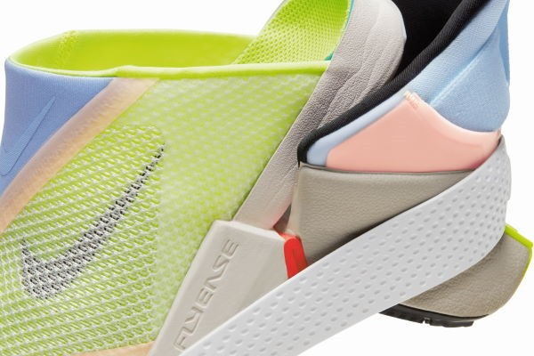 Nike thiết kế giầy sỏ chân không dùng tay dành cho người khuyết tật