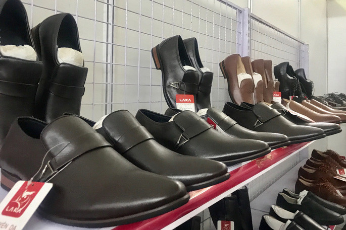 Quy trình nhập khẩu và phân phối giày dép da của Nhật Bản
