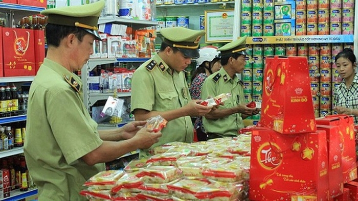 Giả mạo cán bộ quản lí thị trường, đòi 'tiền bồi dưỡng'