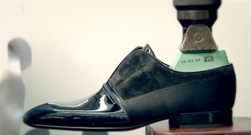 Cận cảnh công đoạn làm giày nghìn đô của Louis Vuitton