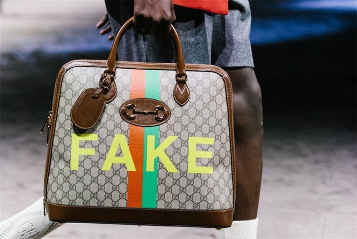 Mua hàng Gucci “FAKE” với giá “REAL”