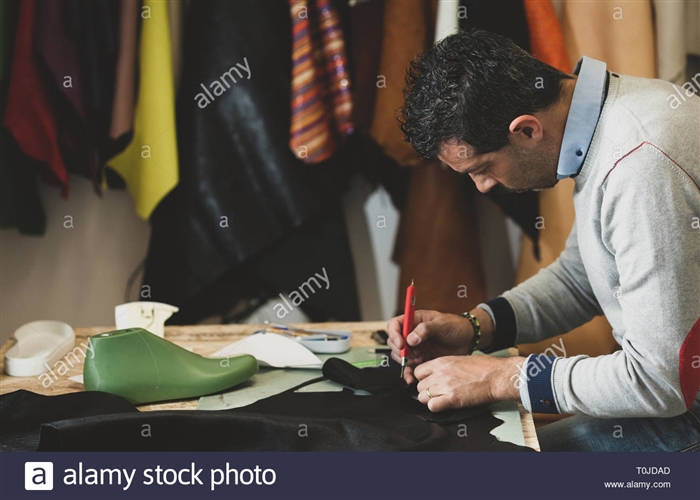  Capri Holdings mua lại nhà sản xuất giày Tuscan Italia